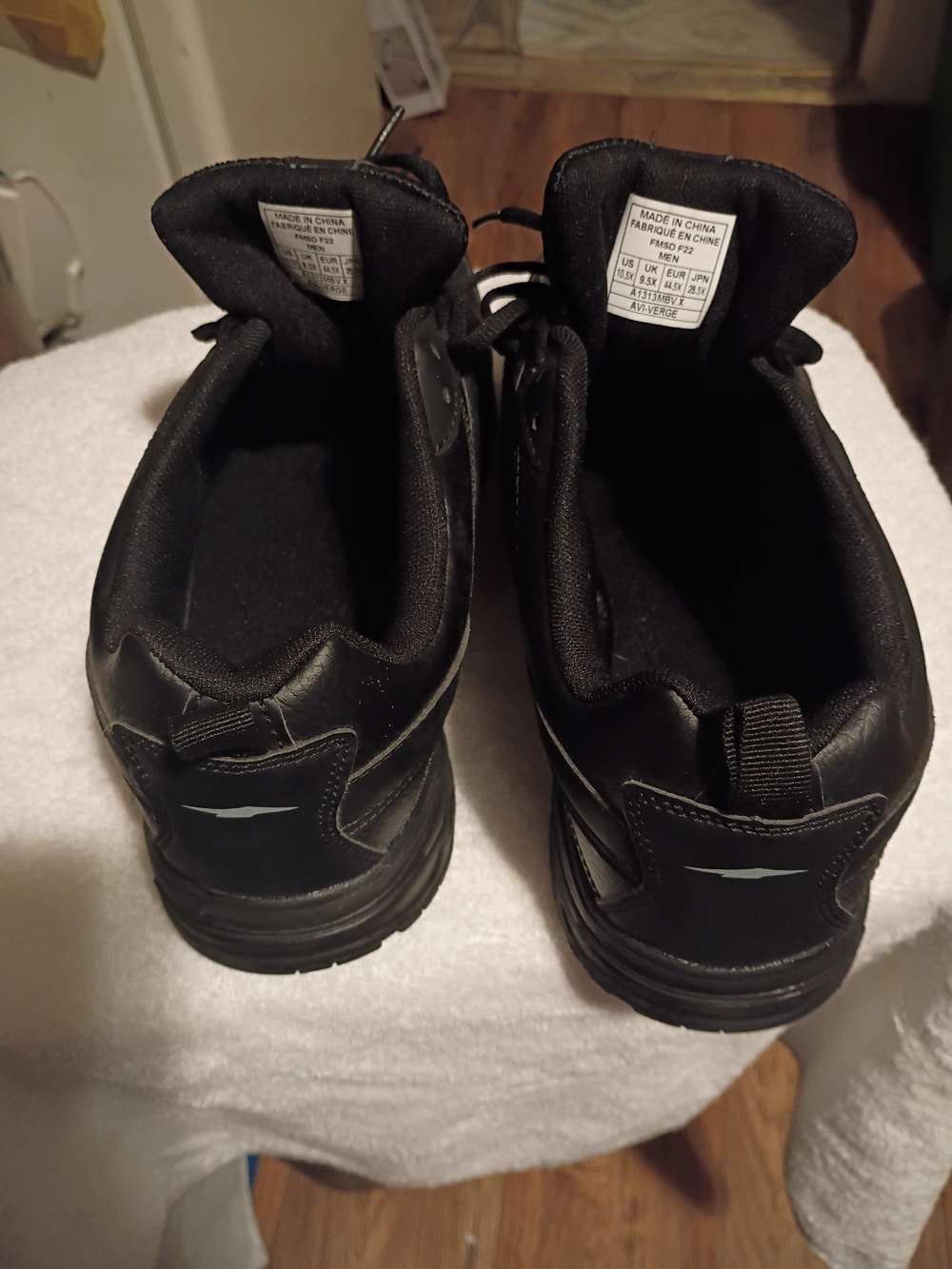 Men's Black Lace-Up Low-Top Sneakers
